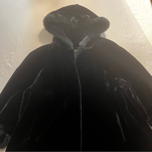 Elegant Black Hooded Women's Coat - Picture 3 of 16